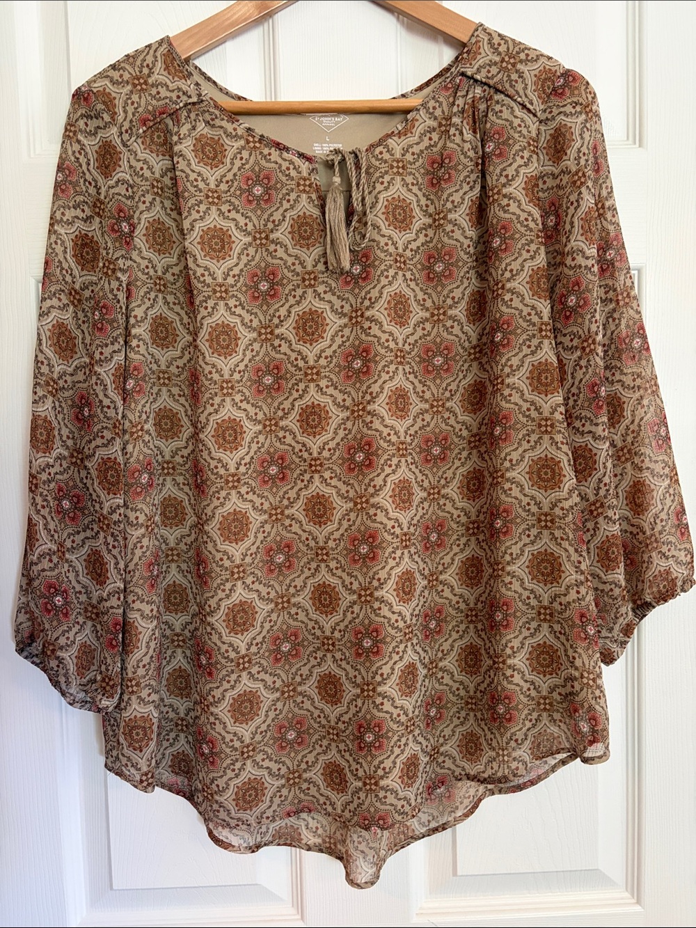 St. John's Bay Beige Medallion Print Tie-Neck Blouse w/ Rust Accents, size Large